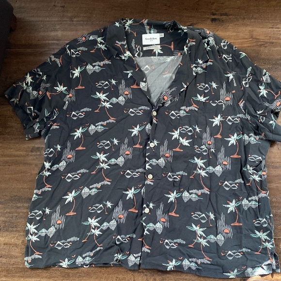 Hawaiian button down - Picture 1 of 2